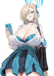 1girl amesuku gyaru animal print asuna (blue archive) asuna (school uniform) (blue archive) bag blonde hair blue archiv…